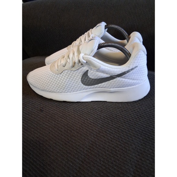 Nike Tanjun Womens Size 9.5 Running Shoes Sneakers 812655-101 - Picture 1 of 8